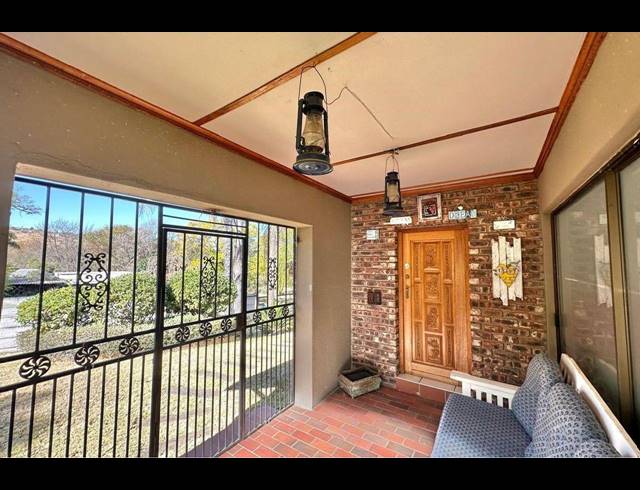 4 BEDROOM HOUSE FOR SALE IN SIGNAL HILL